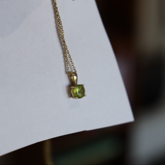 14k gold peridot necklace! - Picture 1 of 4